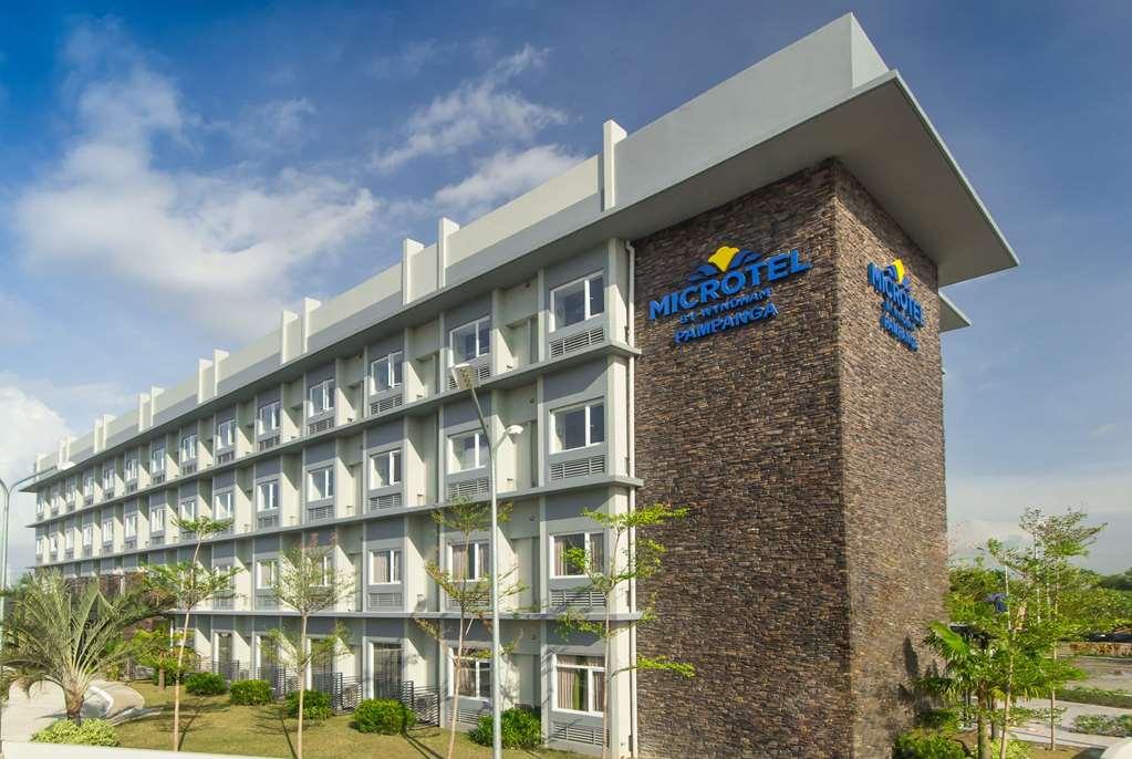 Microtel Inn & Suites By Wyndham Pampanga Esterno foto